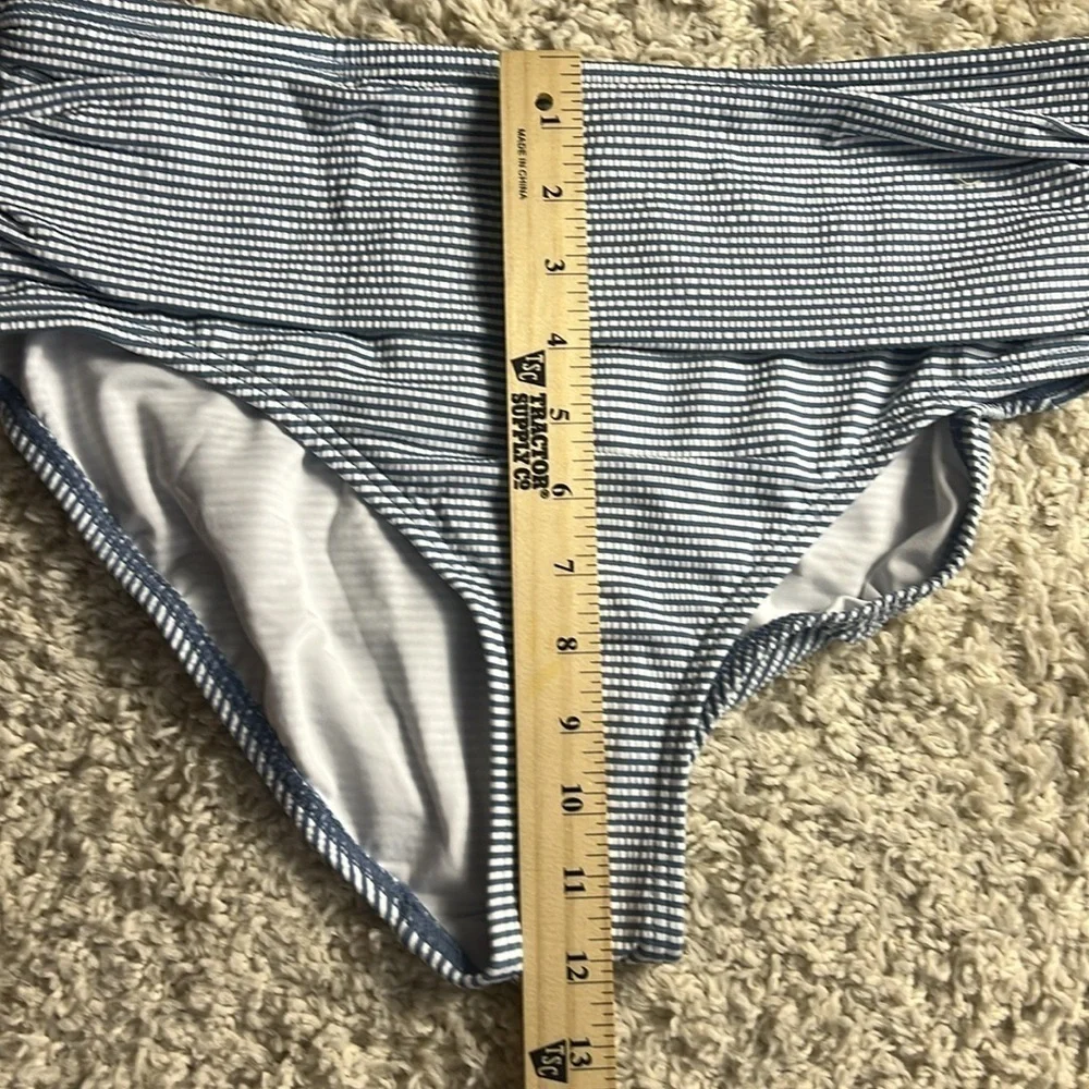 SOMA BLUE/WHITE SEERSUCKER HIGH WAIST SWIM BOTTOMS NWT SIZE LARGE